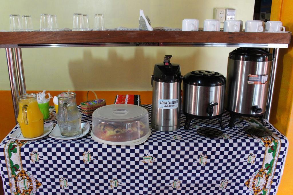 Residencial Noelia Hostel פוארטו איגואסו מראה חיצוני תמונה