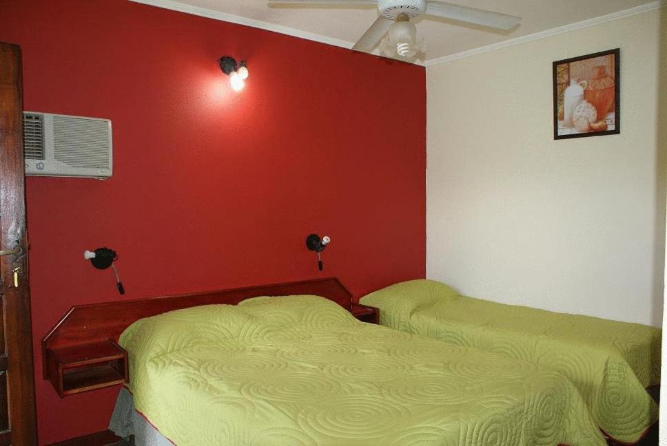 Residencial Noelia Hostel פוארטו איגואסו מראה חיצוני תמונה