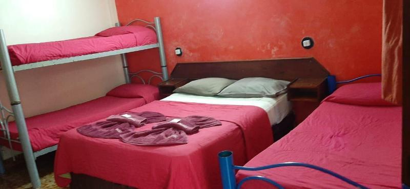 Residencial Noelia Hostel פוארטו איגואסו מראה חיצוני תמונה